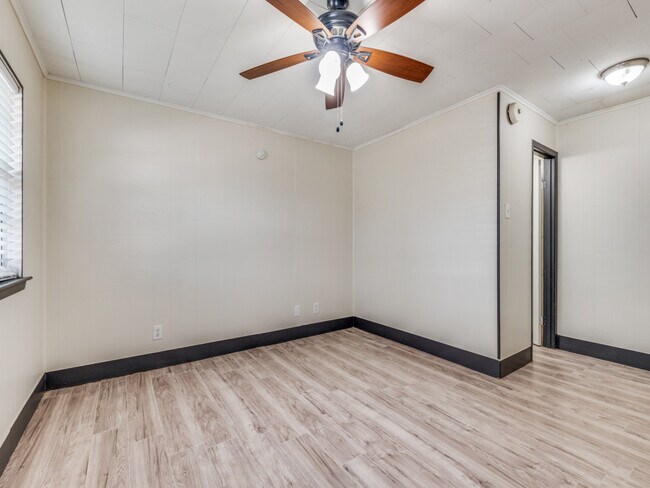 Building Photo - 9311 Oakland Dr