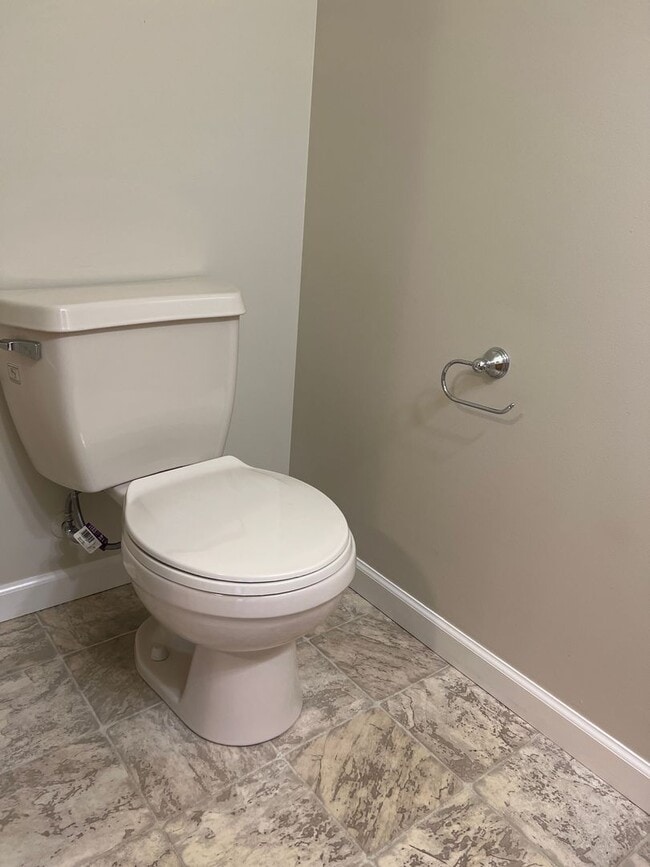 Building Photo - 2 Bedroom townhouse with garage near Med C...