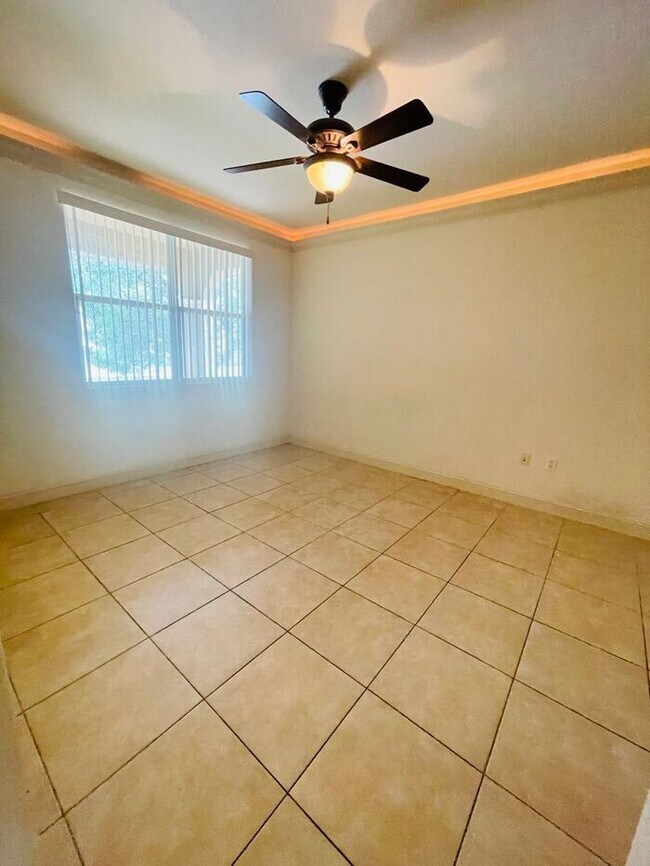 Building Photo - Spacious Two-Story Townhome-Bella Vista-2646 Bella Vista Dr Davenport FL 33897