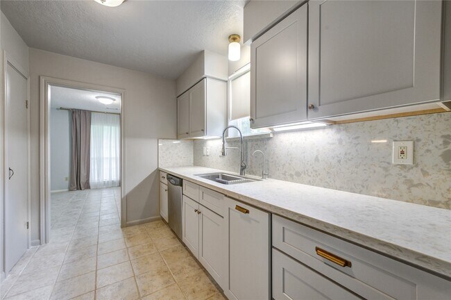 Building Photo - 16019 Fathom Ln
