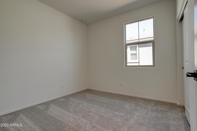 Building Photo - 11442 W La Reata Ave