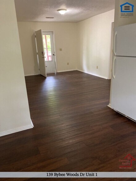 Building Photo - 139 Bybee Woods Dr