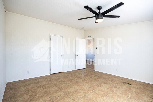 Building Photo - 9960 S Niehaus Rd