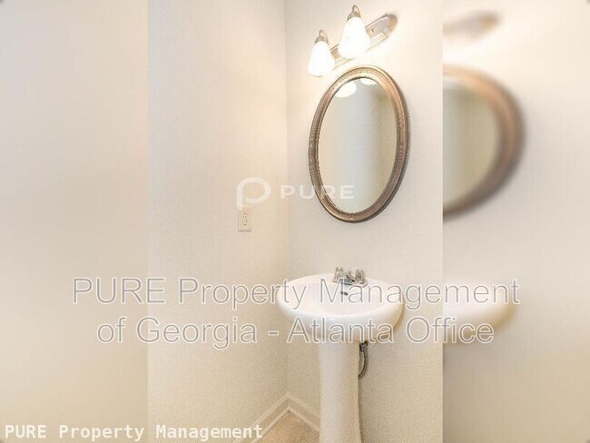Building Photo - 840 Pine Arbor Ln