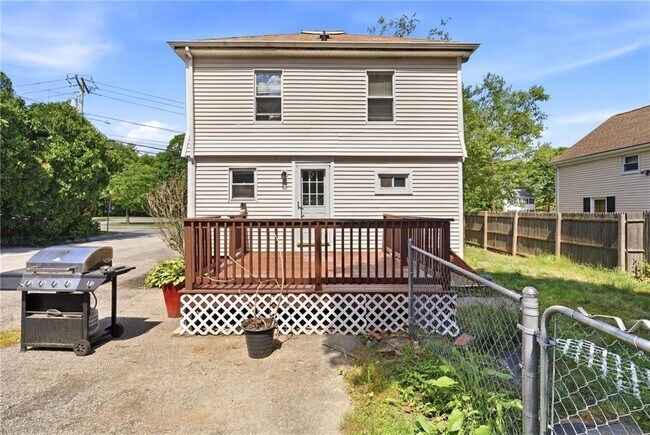 Building Photo - 515 Davisville Rd