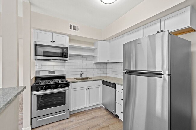 Building Photo - 644-650 Center Ave.