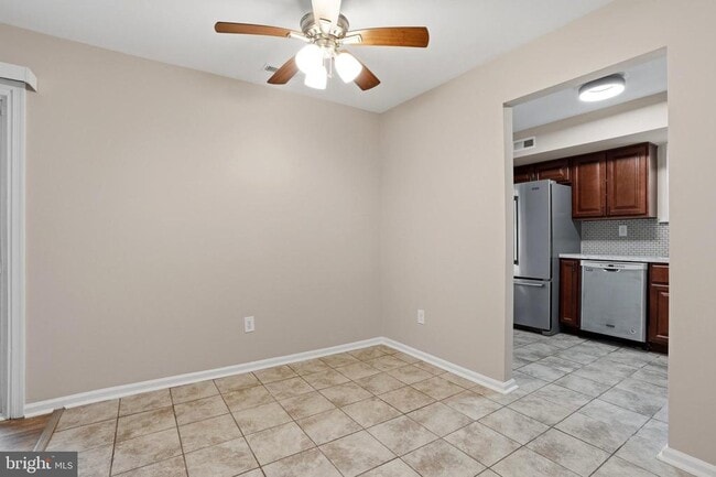 Building Photo - 4546 Rosemarie Dr