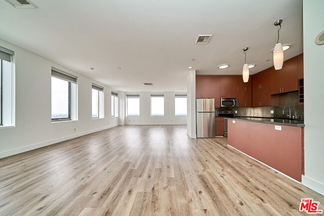 Building Photo - 3810 Wilshire Blvd
