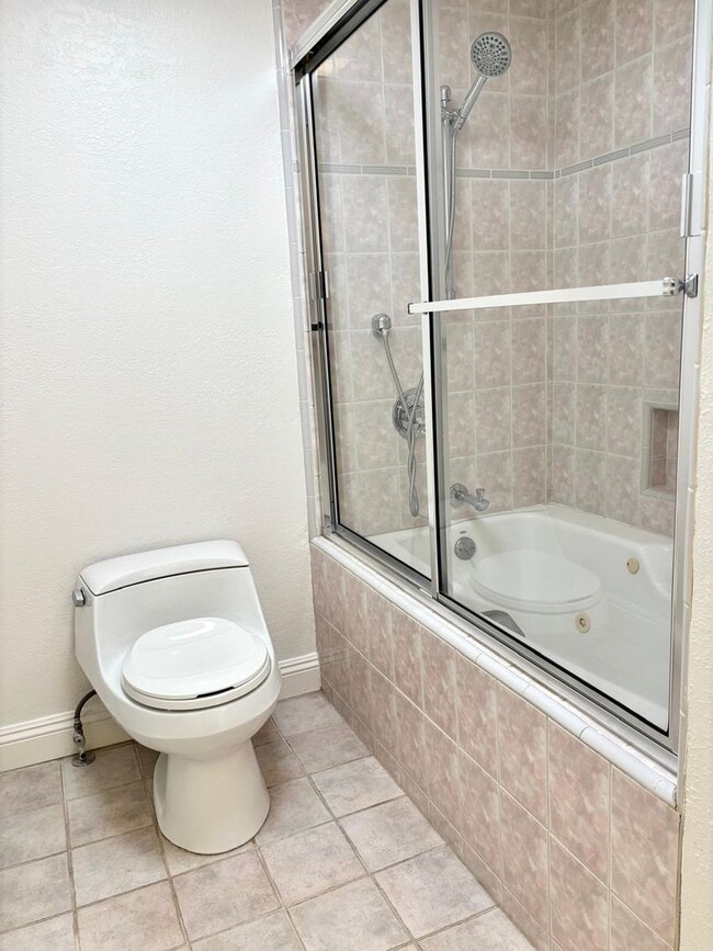 Building Photo - Welcome to this stunning 2 bedroom 2.5 bat...