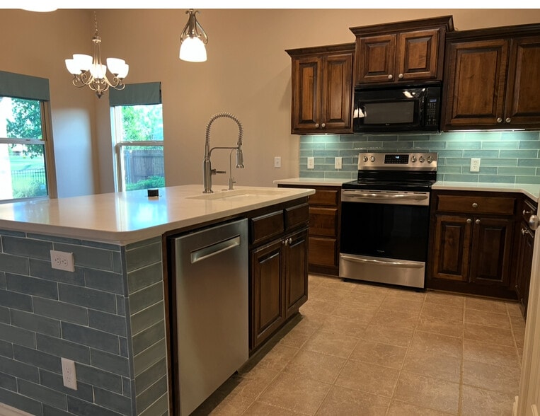 Building Photo - 18400 Agua Dr