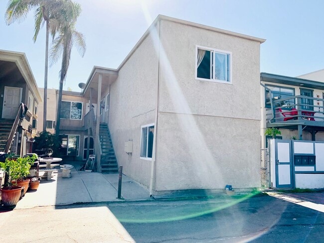 Building Photo - 825-827 San Fernando Place