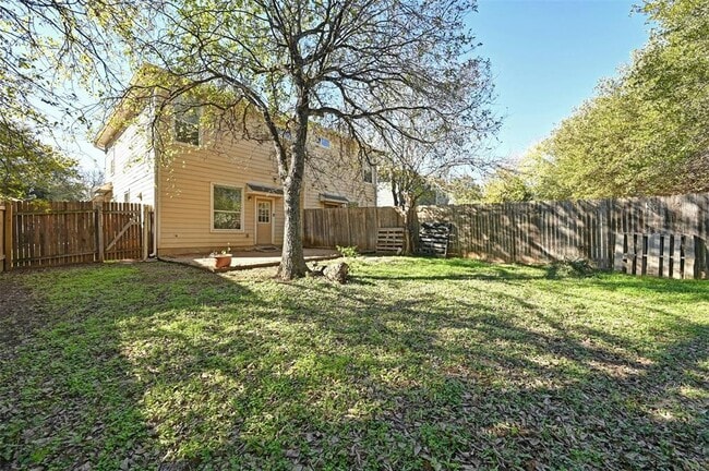 Building Photo - 2412 Allred Dr