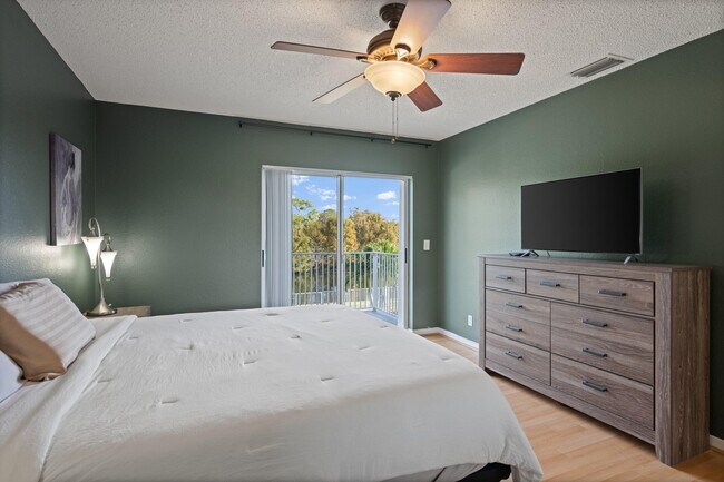 Building Photo - 1628 S Club Dr