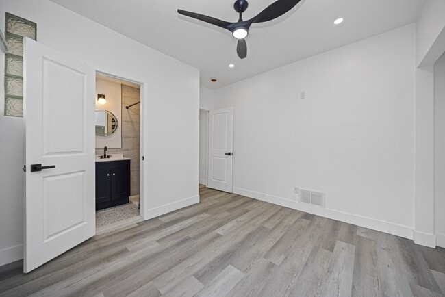 Building Photo - 520 Smith St