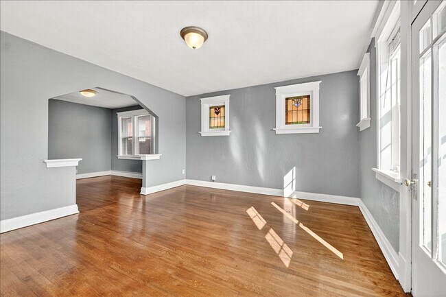 Building Photo - 5505 Rhodes Ave