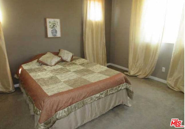 Building Photo - 9644 Pine Orchard St