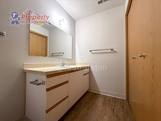 Building Photo - 4876 W Blodgett Ln