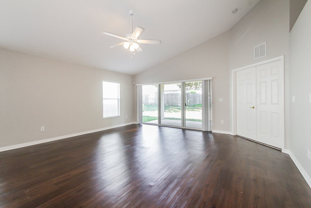 Building Photo - 11111 Newbridge Dr