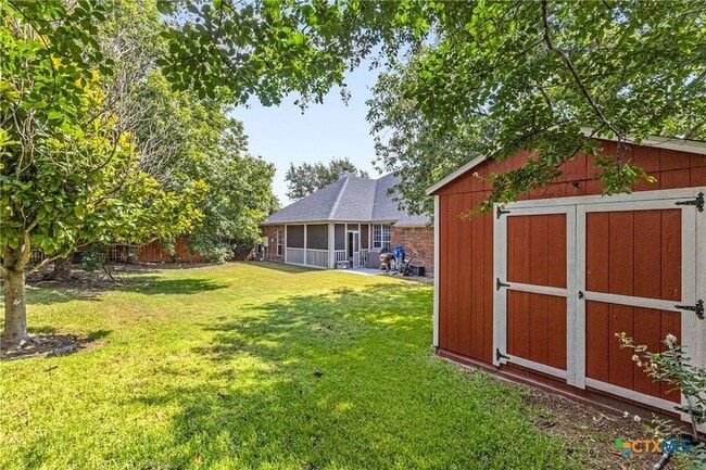 Building Photo - 606 Lantana St