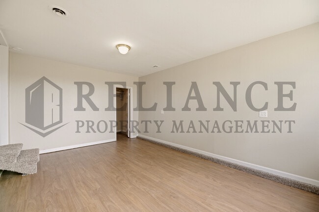 Building Photo - 6021 W Newell St