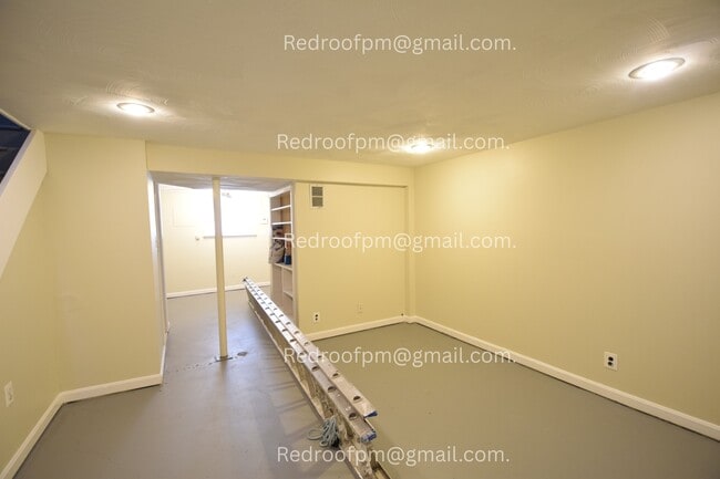 Building Photo - 565 Brisbane Rd