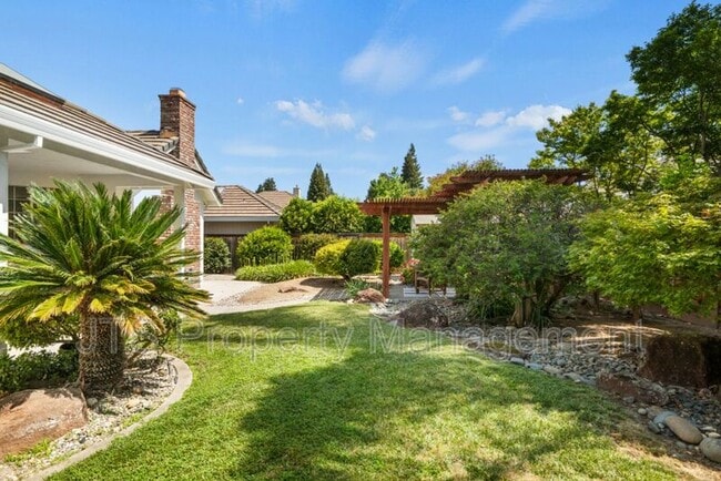 Building Photo - 7723 River Landing Dr