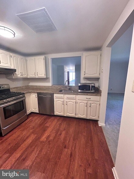 Building Photo - 1705 Mountainview Dr