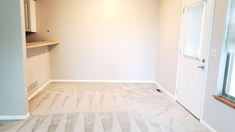 Dining Room - 412 Owl Dr
