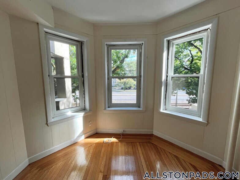 Building Photo - 1133 Commonwealth Ave