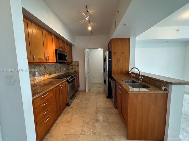 Building Photo - 1755 E Hallandale Beach Blvd