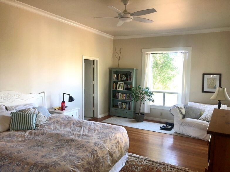 Master - 880 Cambridge Dr