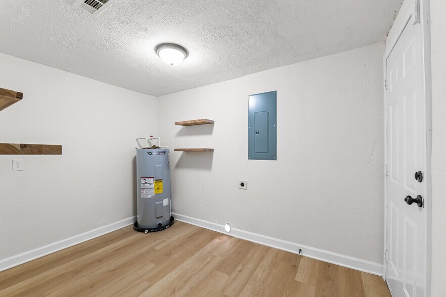 Building Photo - 1951 W 19th St