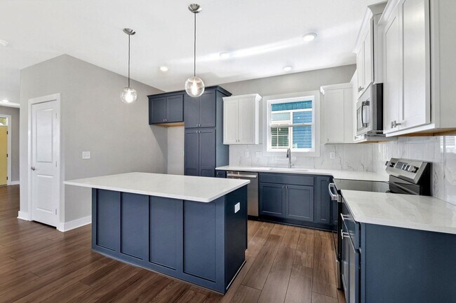 Building Photo - Victorian Charm Meets Modern Living in Mai...