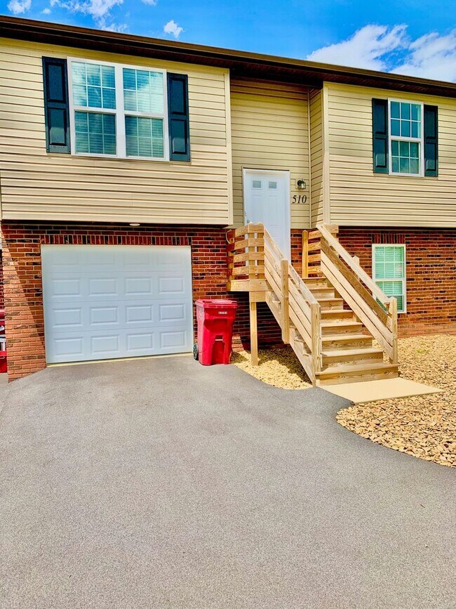 Building Photo - Duplex 2 Bedroom / 2Bath  Johnson City