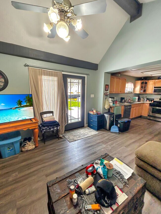 Building Photo - Charming 3-bedroom, 1-bath home in Oakdale, PA!