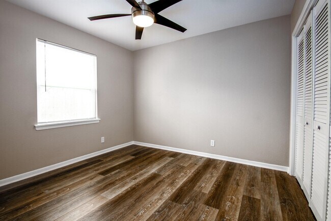 Building Photo - 207 Del Monte Ln