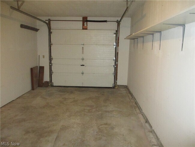 Building Photo - 14745 Hillcrest Ave