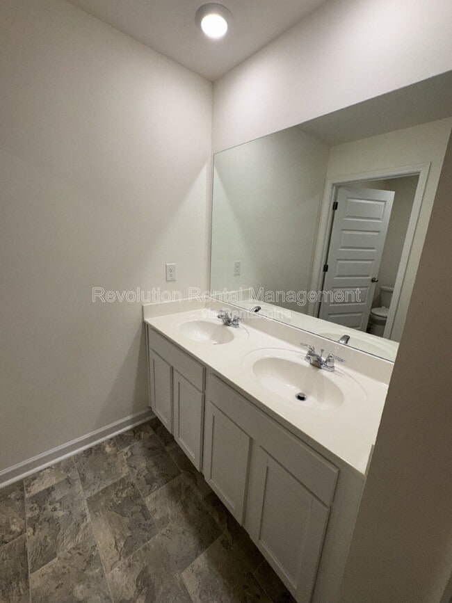 Building Photo - 83 Echo Ct