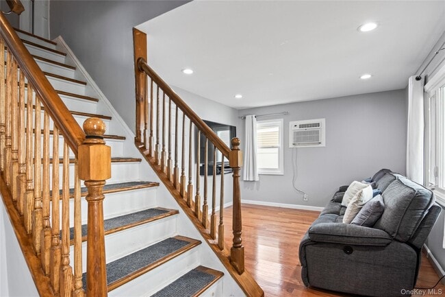Building Photo - 937 Bowling Green Dr