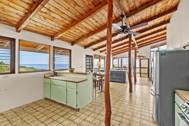 Building Photo - Captain Cook Home – 3 Bed, 2 Bath + Bonus Room! Fully Furnished with Solar Power