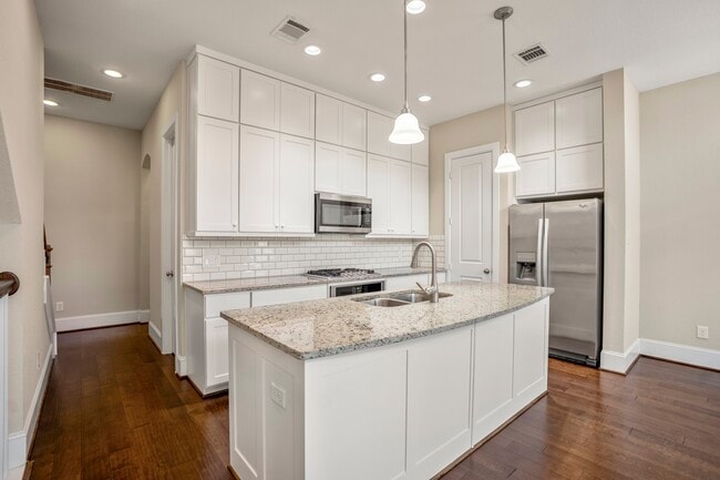 Building Photo - 11005 Acorn Falls Dr