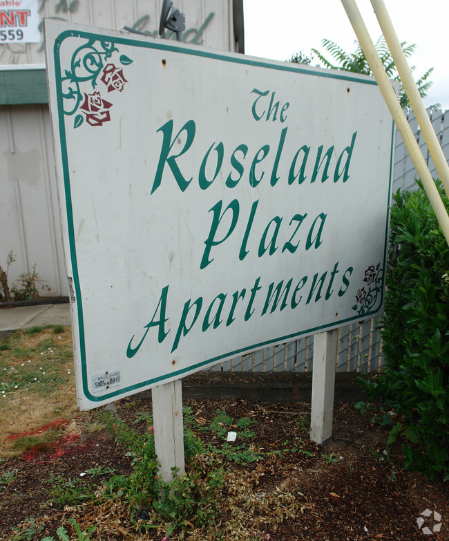 The Roseland Plaza Apartments - Villa Rose Apartments