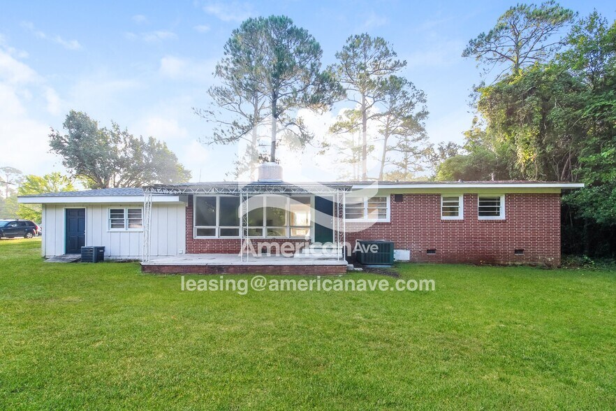 Building Photo - 605 Westview Dr