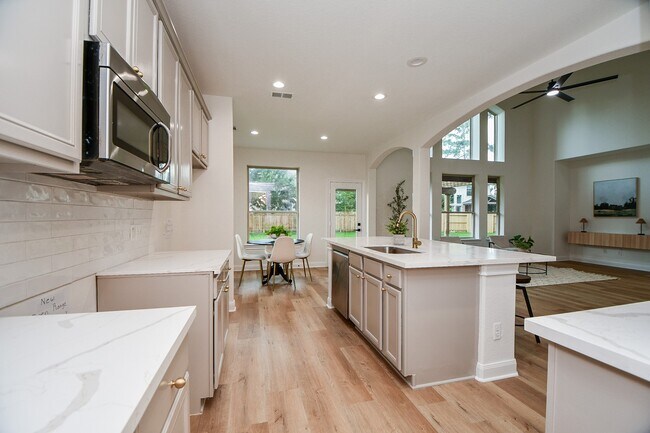 Building Photo - 18 Hadlock Pl