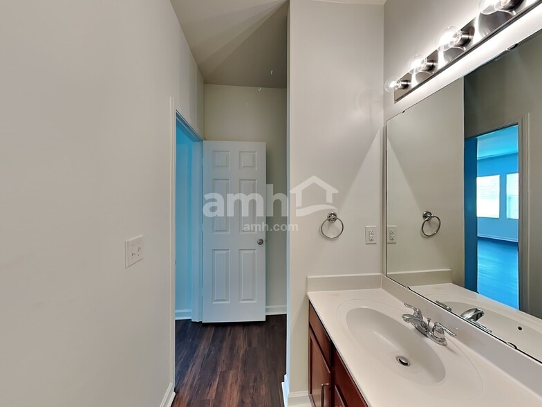 Building Photo - 9924 Paper Tree Rd