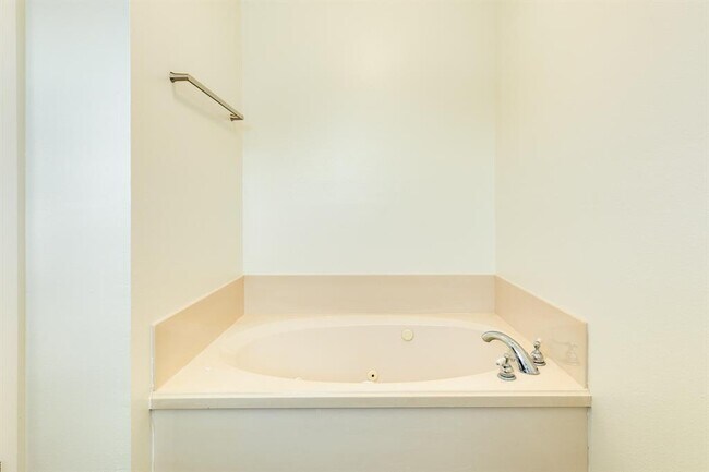 Building Photo - 438 Wellshire Dr