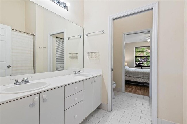 Building Photo - 247 City View Dr