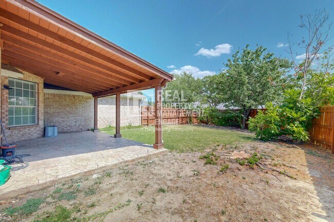 Building Photo - Elegant 5-Bedroom Home for Rent in Prime C...