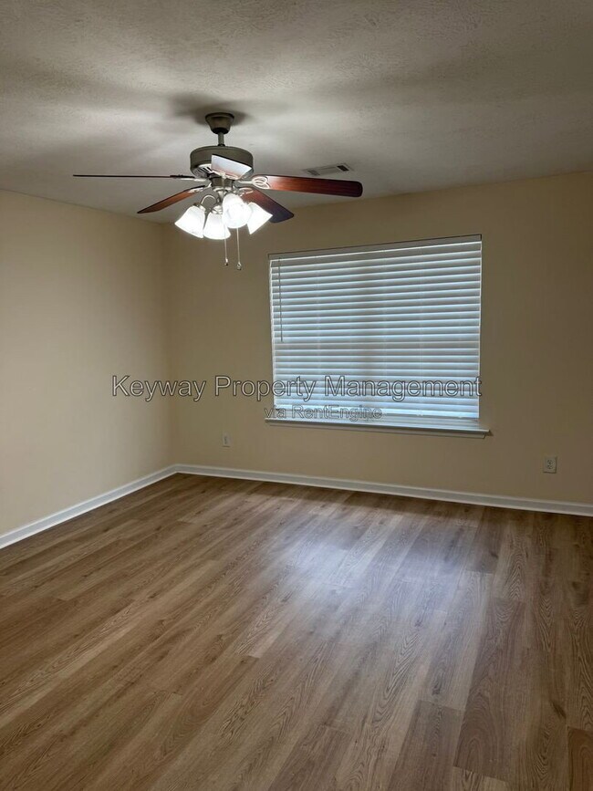 Building Photo - 615 Goodale Ln