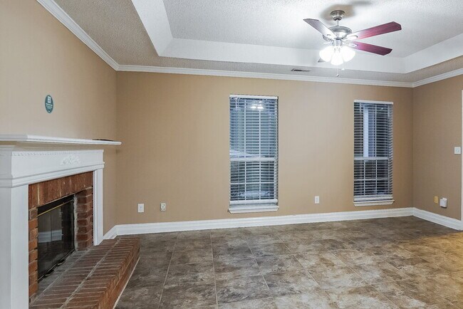 Building Photo - 144 Carriage Dr